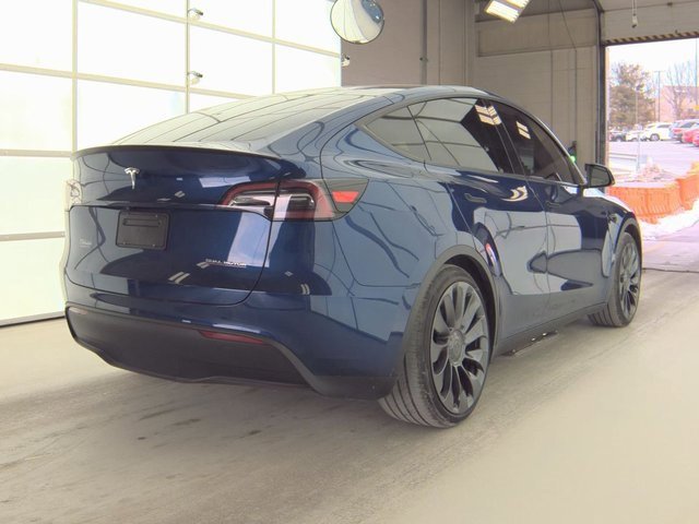 Used 2024 Tesla Model Y Performance image 18