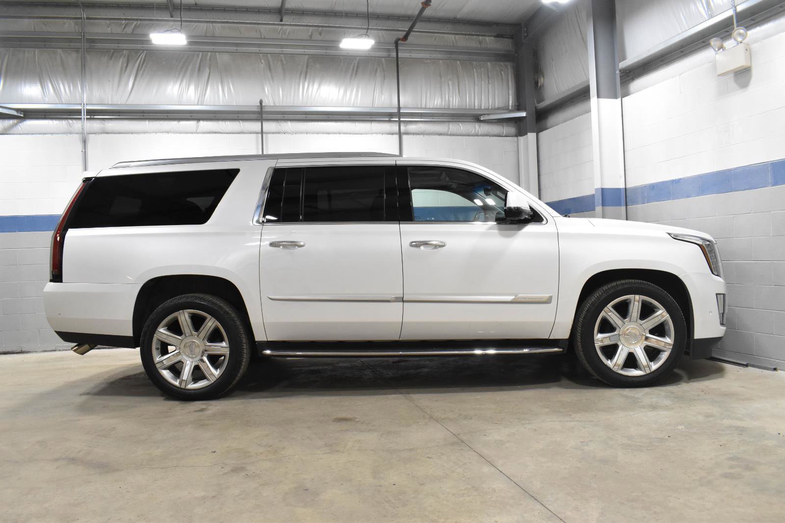Used 2020 Cadillac Escalade ESV Luxury AWD/4WD image 31