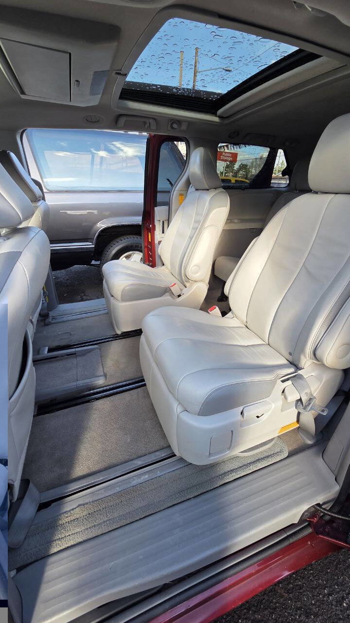 Used 2014 Toyota Sienna Limited image 12