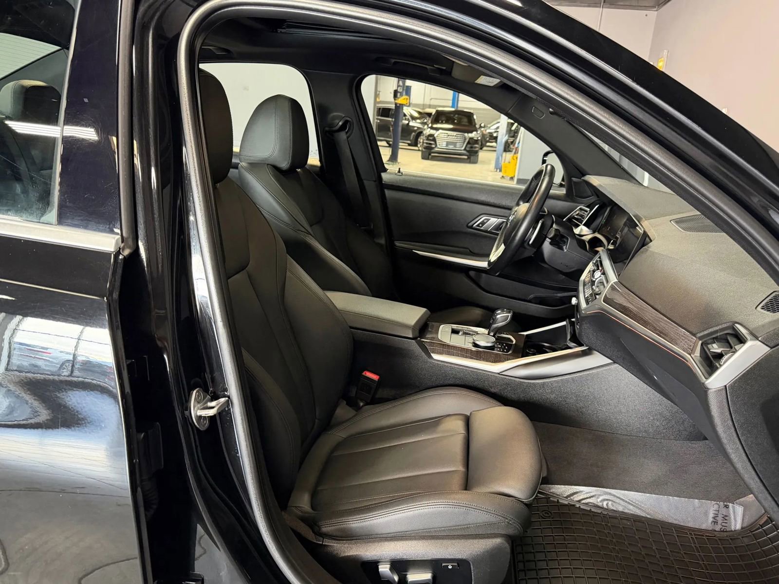 Used 2019 BMW 330i xDrive Sedan w/ Driving Assistance Package AWD/4WD image 19