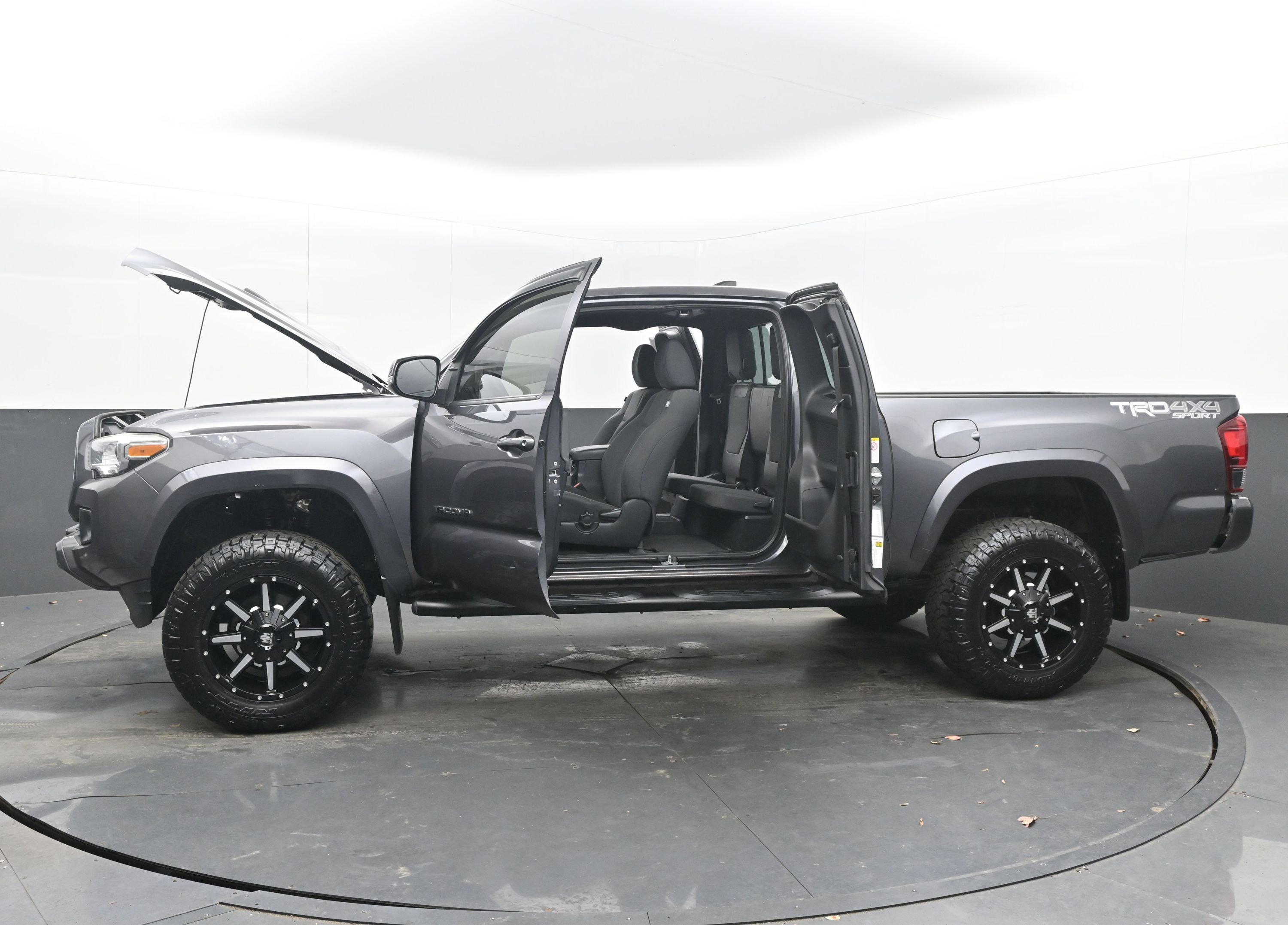 Used 2019 Toyota Tacoma TRD Sport w/ Technology Package image 37