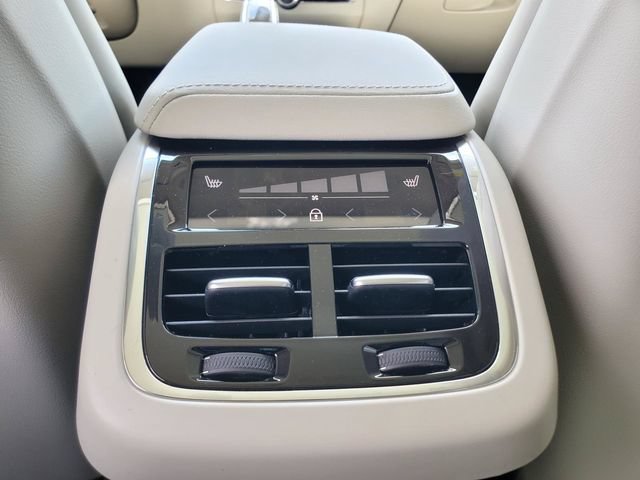 New 2026 Volvo XC60 B5 Ultra w/ Protection Package Premier AWD/4WD image 29