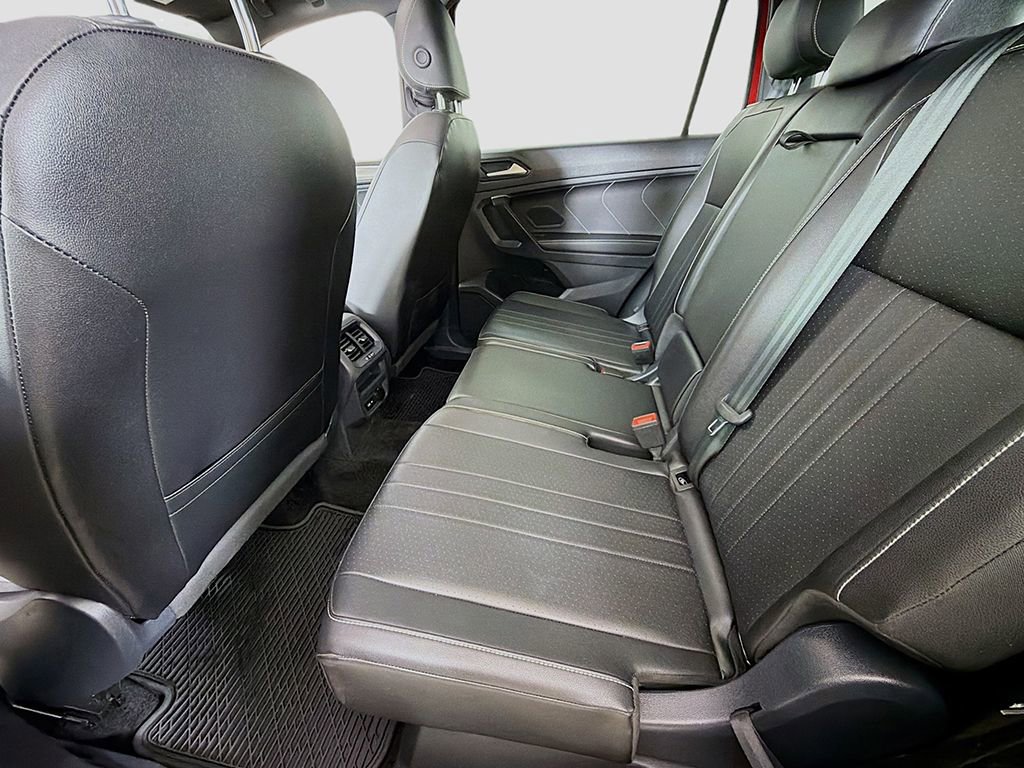 Used 2024 Volkswagen Tiguan SE R-Line image 25