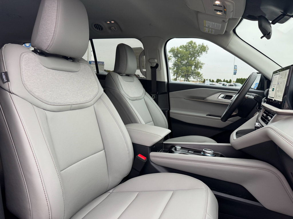 New 2026 Ford Explorer Active image 18