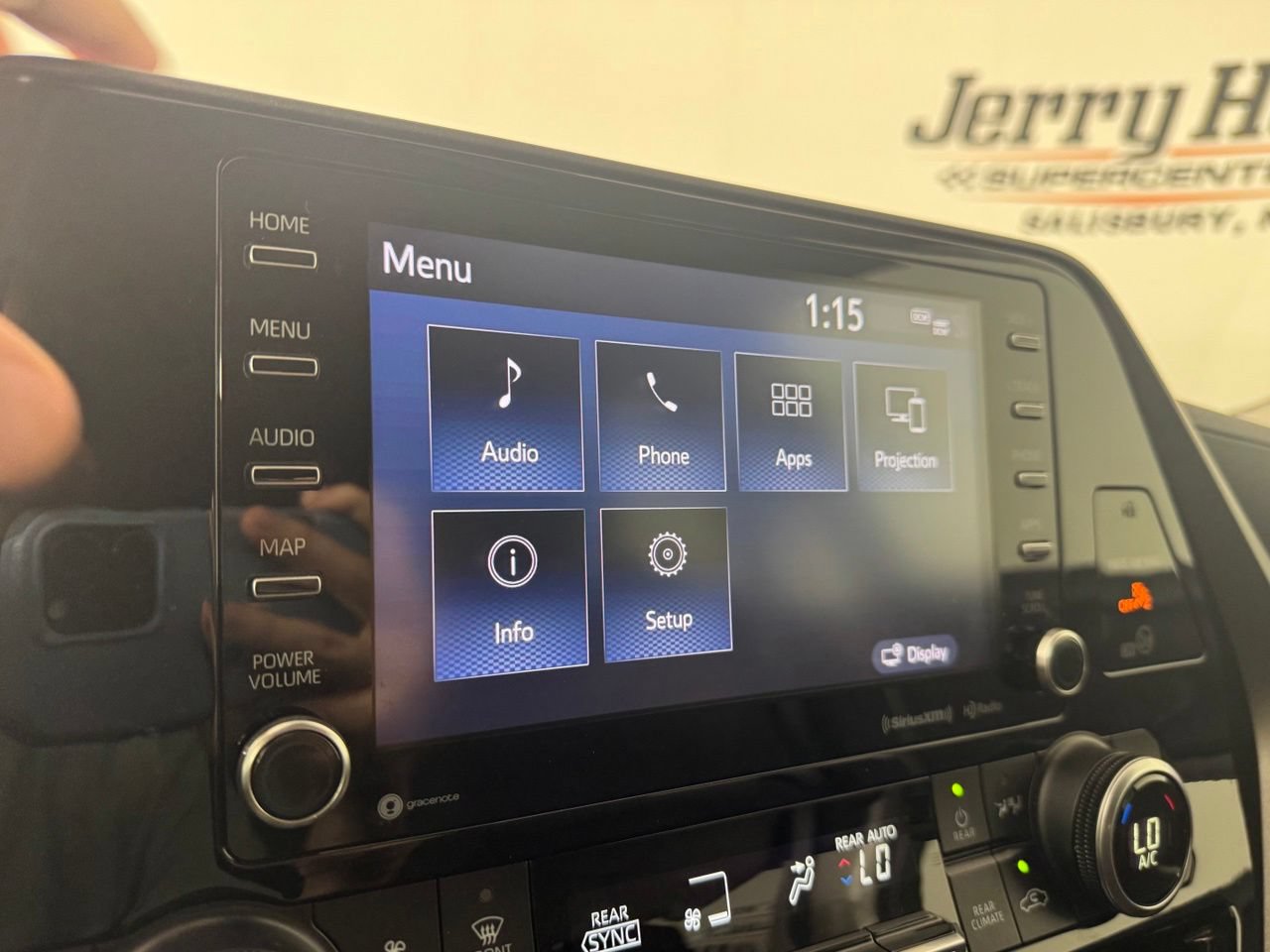 Used 2021 Toyota Highlander LE FWD image 13