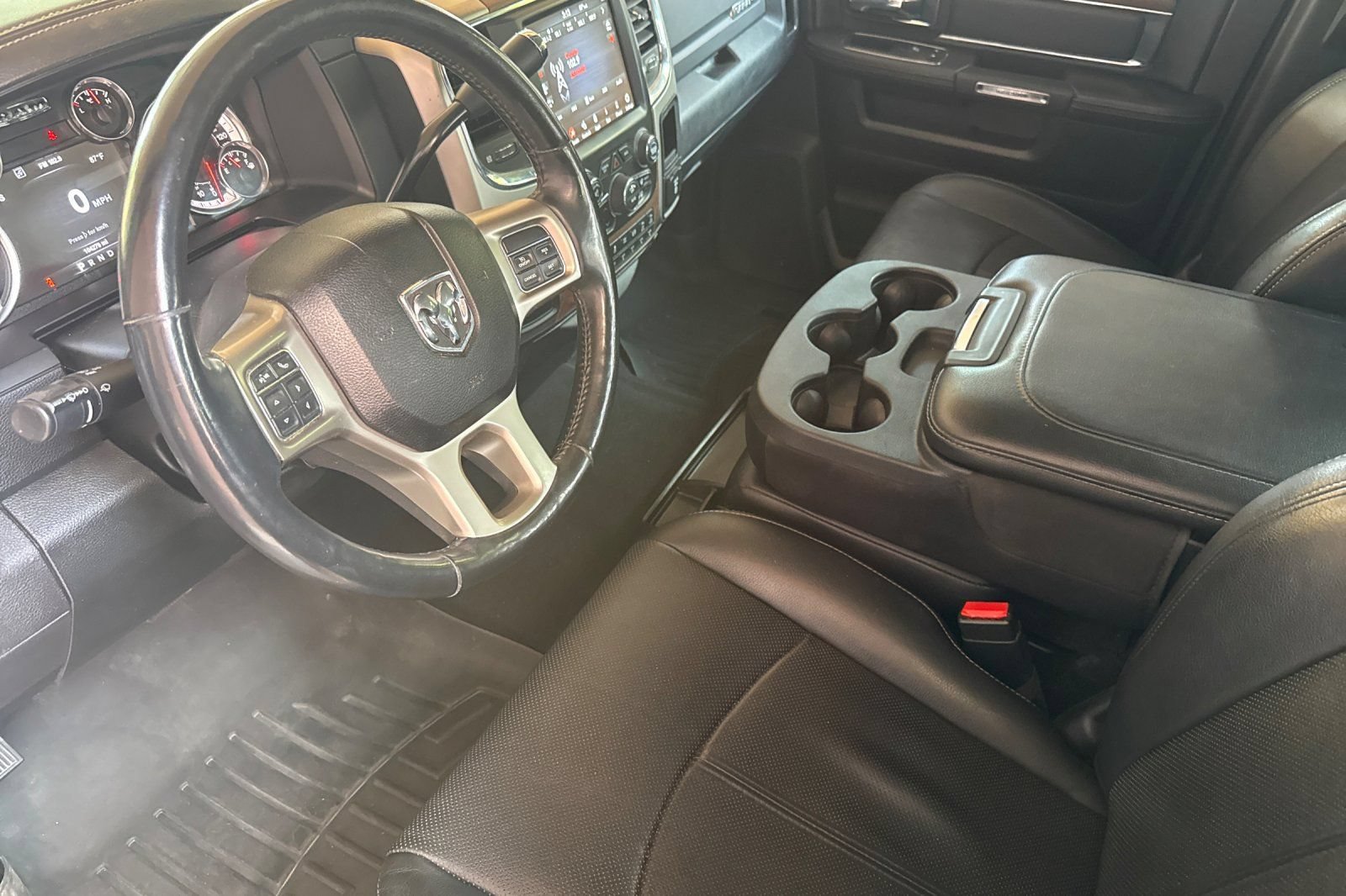 Used 2018 RAM 3500 Laramie w/ Convenience Group AWD/4WD image 11
