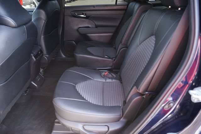 Used 2022 Toyota Highlander XSE AWD/4WD image 13