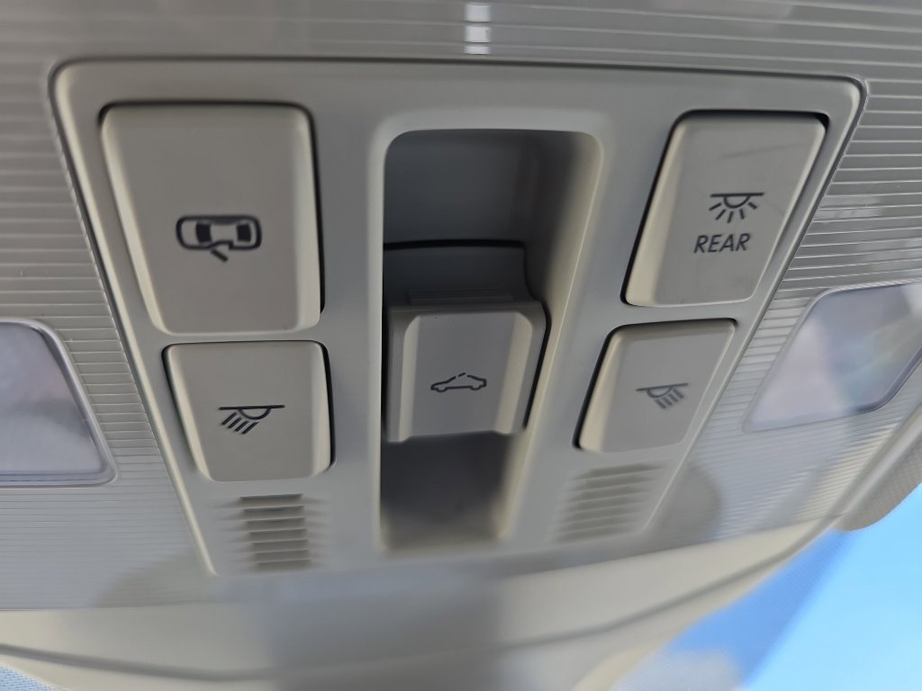 Used 2024 Volkswagen Jetta SE w/ Panoramic Sunroof Package FWD image 29