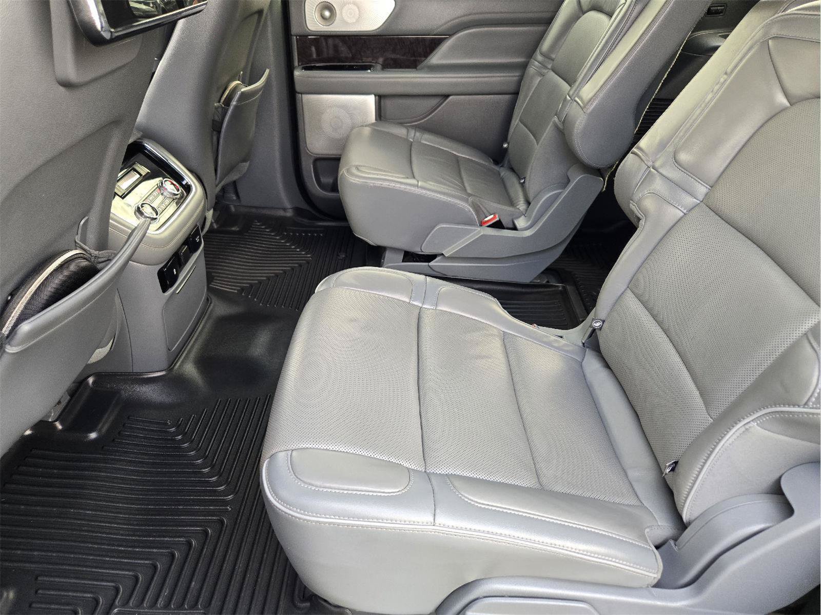 Used 2019 Lincoln Navigator L Reserve AWD/4WD image 28