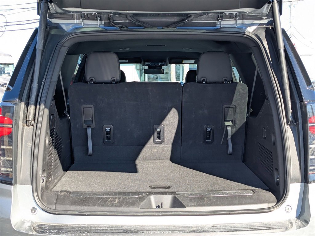 Used 2025 Chevrolet Suburban Z71 image 36