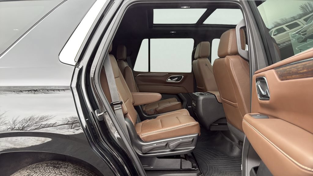 Used 2023 Chevrolet Tahoe High Country w/ LPO, Illumination Package AWD/4WD image 13