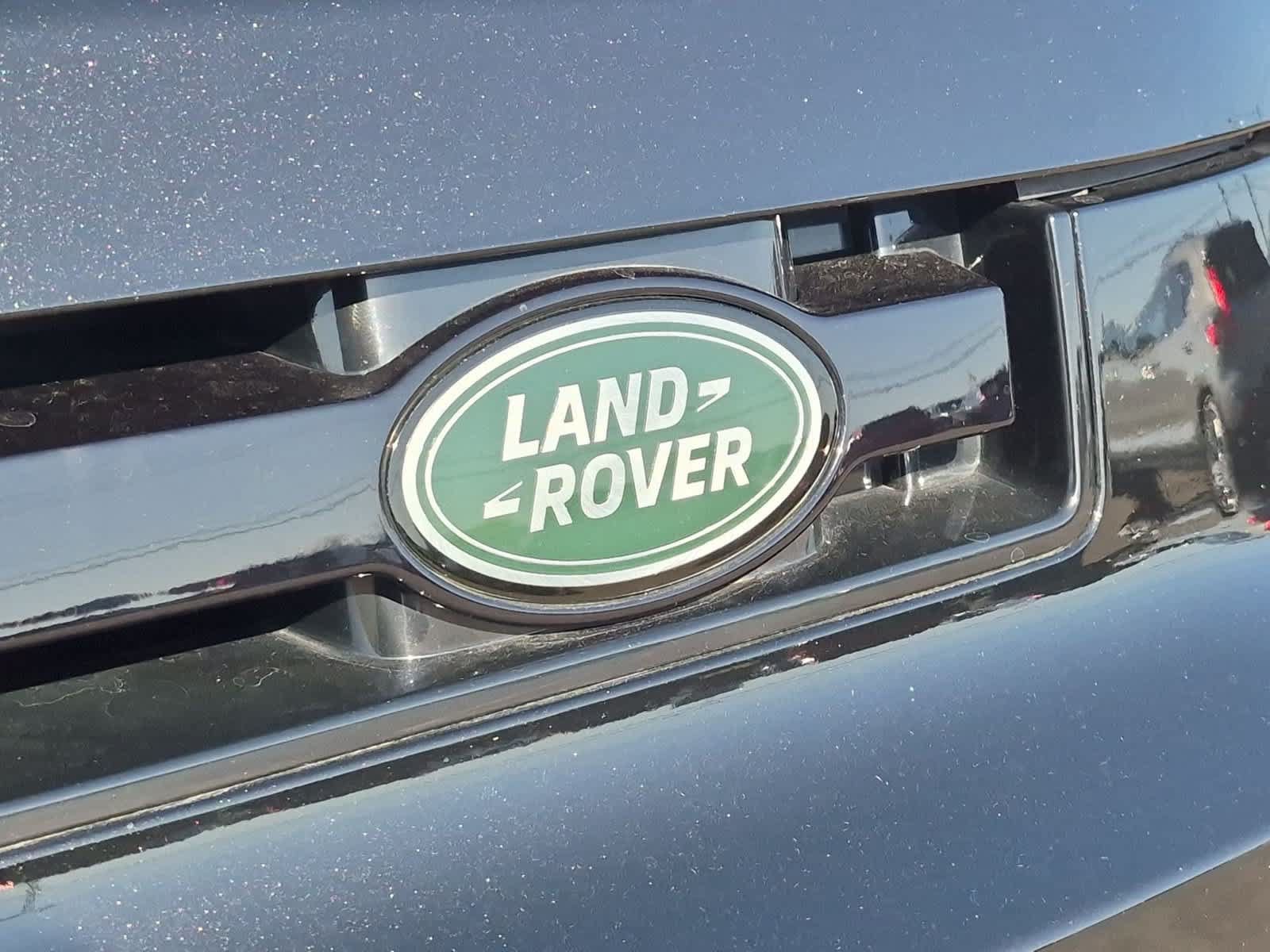 Certified 2025 Land Rover Defender 110 V8 AWD/4WD image 11