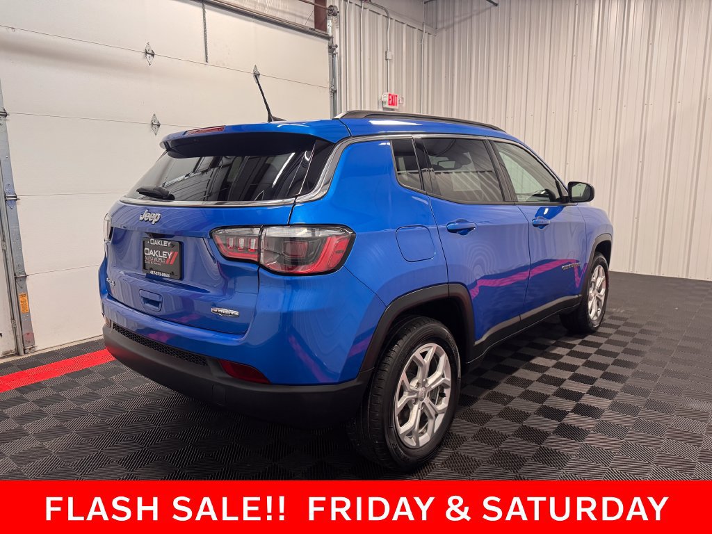 Used 2024 Jeep Compass Latitude AWD/4WD image 4