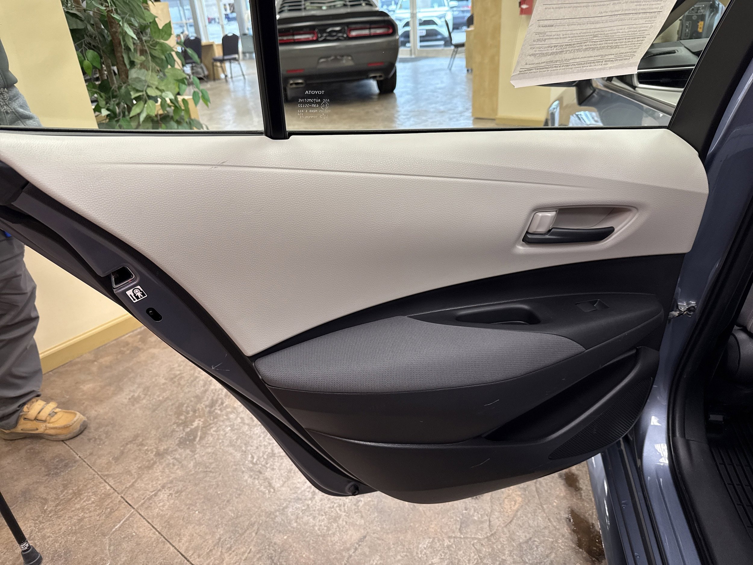 Used 2022 Toyota Corolla LE FWD image 32