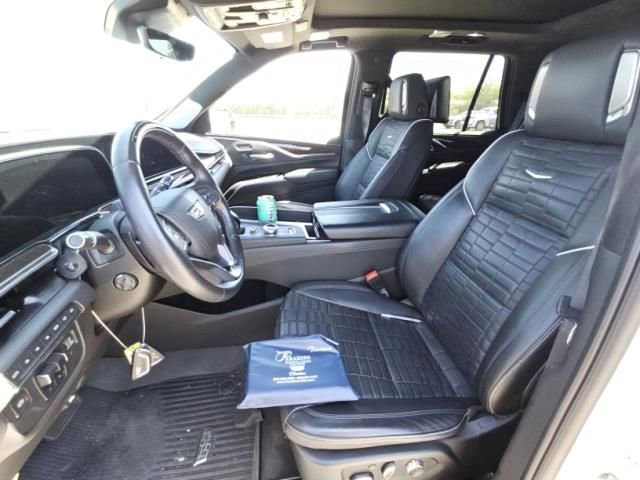 Used 2024 Cadillac Escalade Sport Platinum w/ Heavy-Duty Trailer Package AWD/4WD image 4