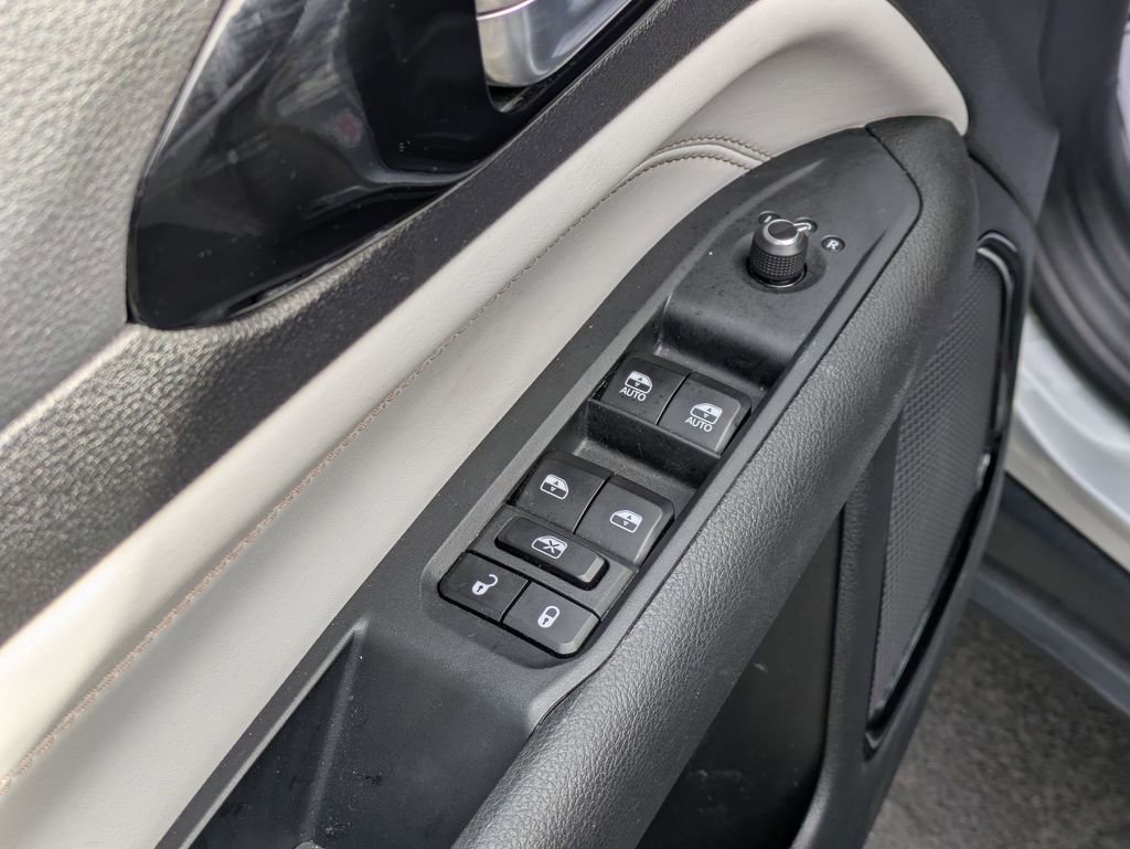 Used 2025 Jeep Compass Limited image 13