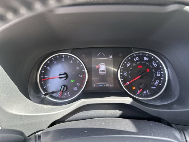 Used 2019 Toyota RAV4 XLE Premium FWD image 15