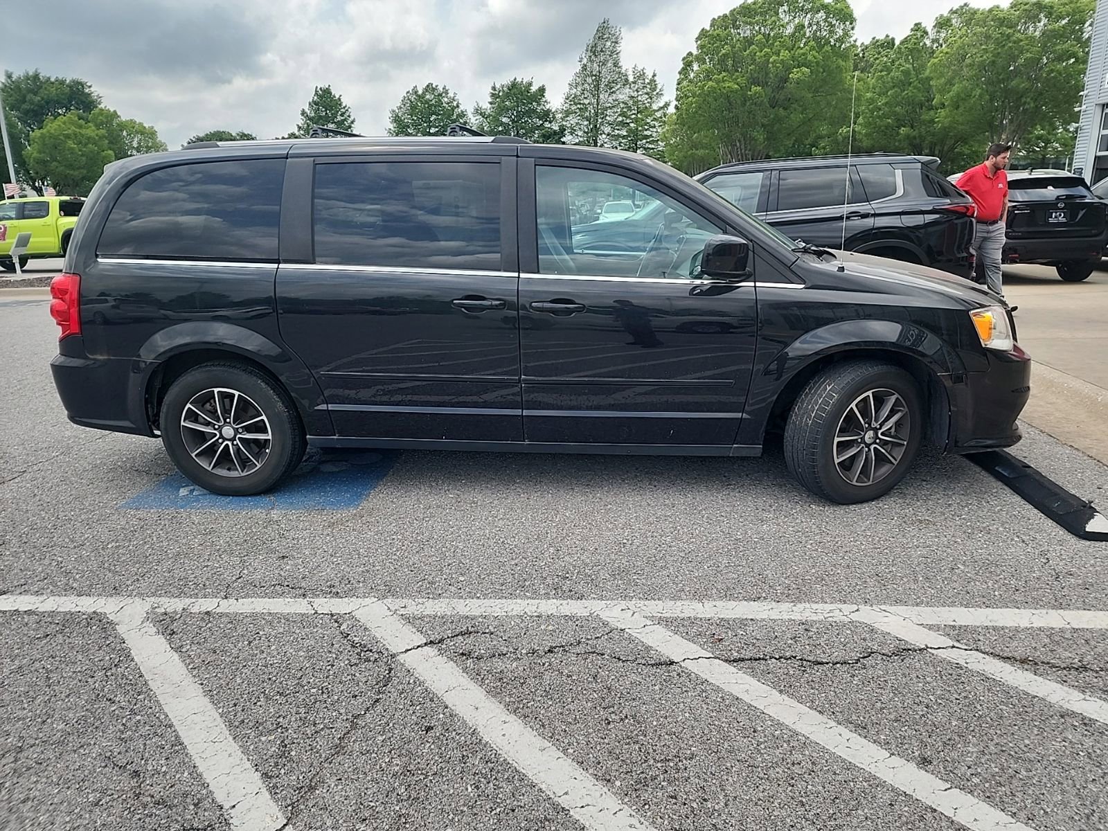 Used 2017 Dodge Grand Caravan SXT FWD image 7