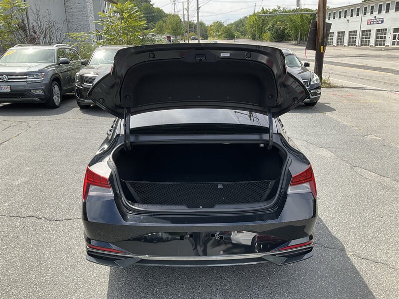 Used 2021 Hyundai Elantra SEL w/ Convenience + Premium Package FWD image 12