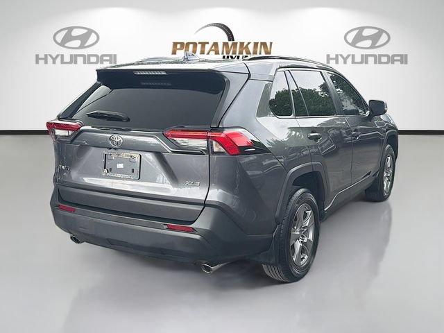 Used 2024 Toyota RAV4 XLE w/ Convenience Package FWD image 5