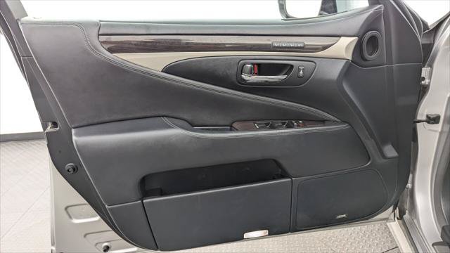 Used 2014 Lexus LS 460 w/ Comfort Package RWD image 13
