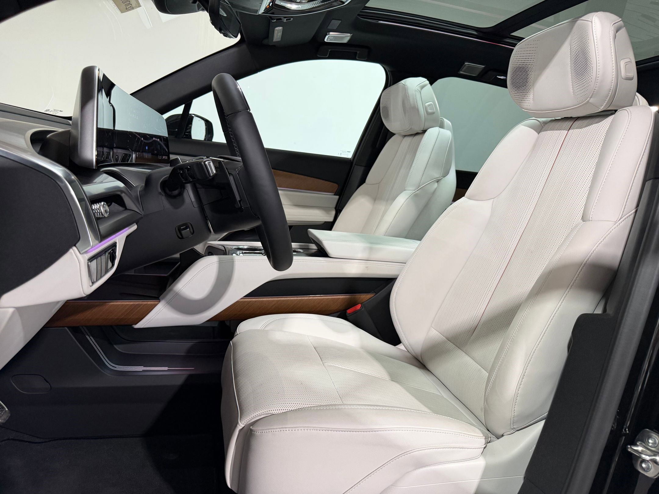 New 2026 Cadillac Vistiq Luxury AWD/4WD image 5