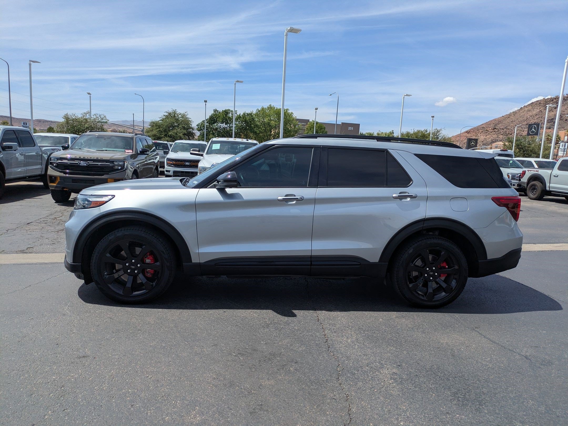 Used 2023 Ford Explorer ST w/ Equipment Group 401A AWD/4WD image 9