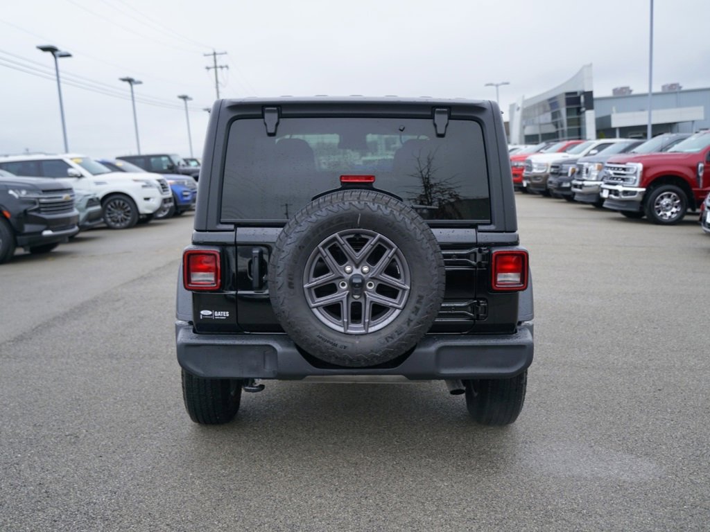 Used 2025 Jeep Wrangler Sport S image 6