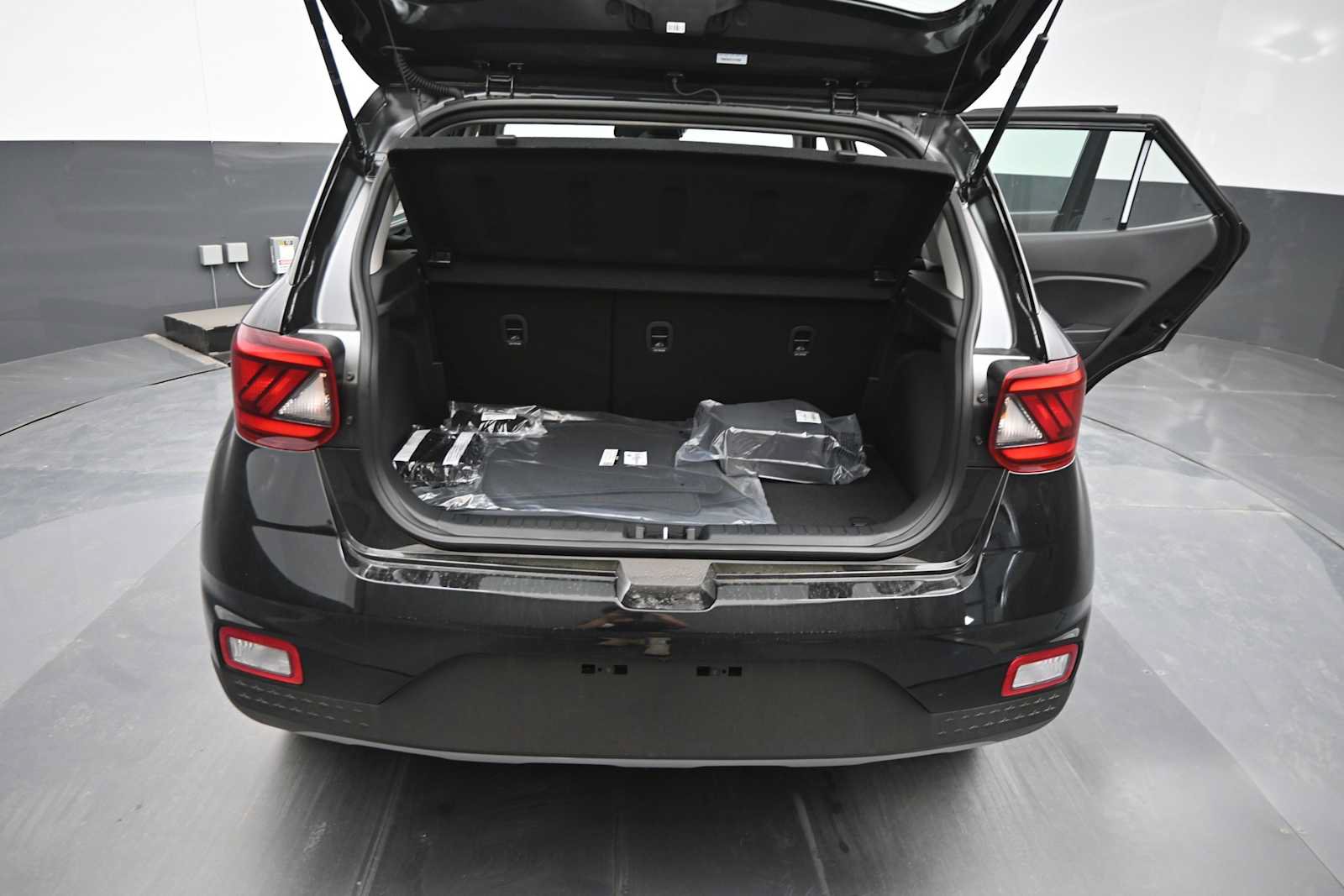 New 2026 Hyundai Venue SEL FWD image 13