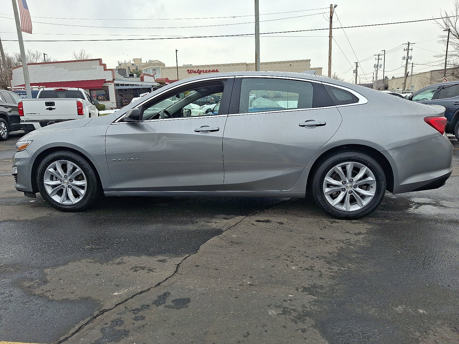 Used 2024 Chevrolet Malibu LT FWD image 2
