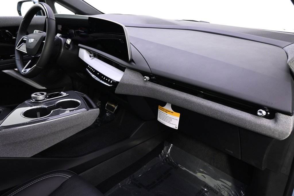New 2025 Cadillac Optiq Sport 2 w/ LPO, ONYX Package image 15