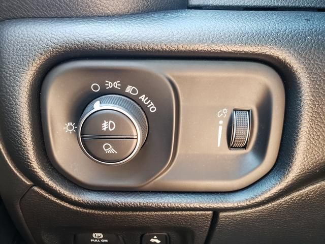 Used 2020 RAM 1500 Big Horn AWD/4WD image 29
