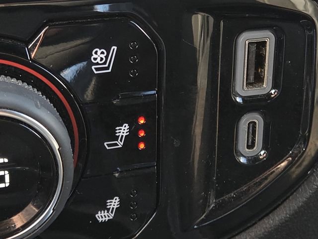 Used 2024 Chevrolet Silverado 2500 High Country w/ Technology Package image 8