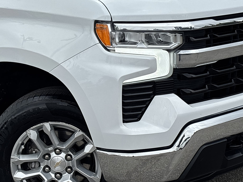 Used 2023 Chevrolet Silverado 1500 LT AWD/4WD image 30
