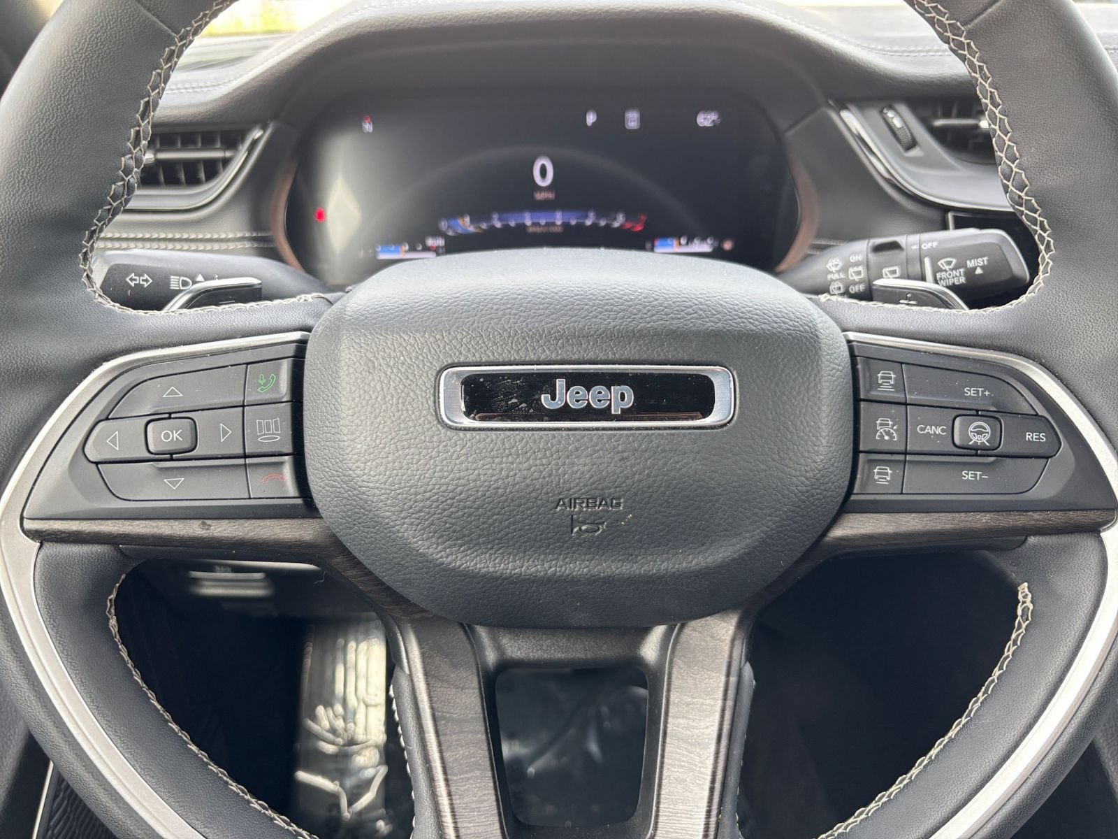 Used 2026 Jeep Grand Cherokee Limited AWD/4WD image 30