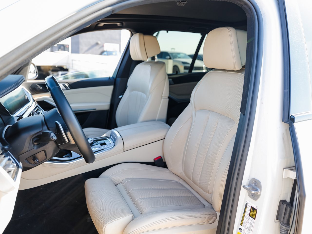 Used 2021 BMW X5 xDrive40i w/ M Sport Package image 4