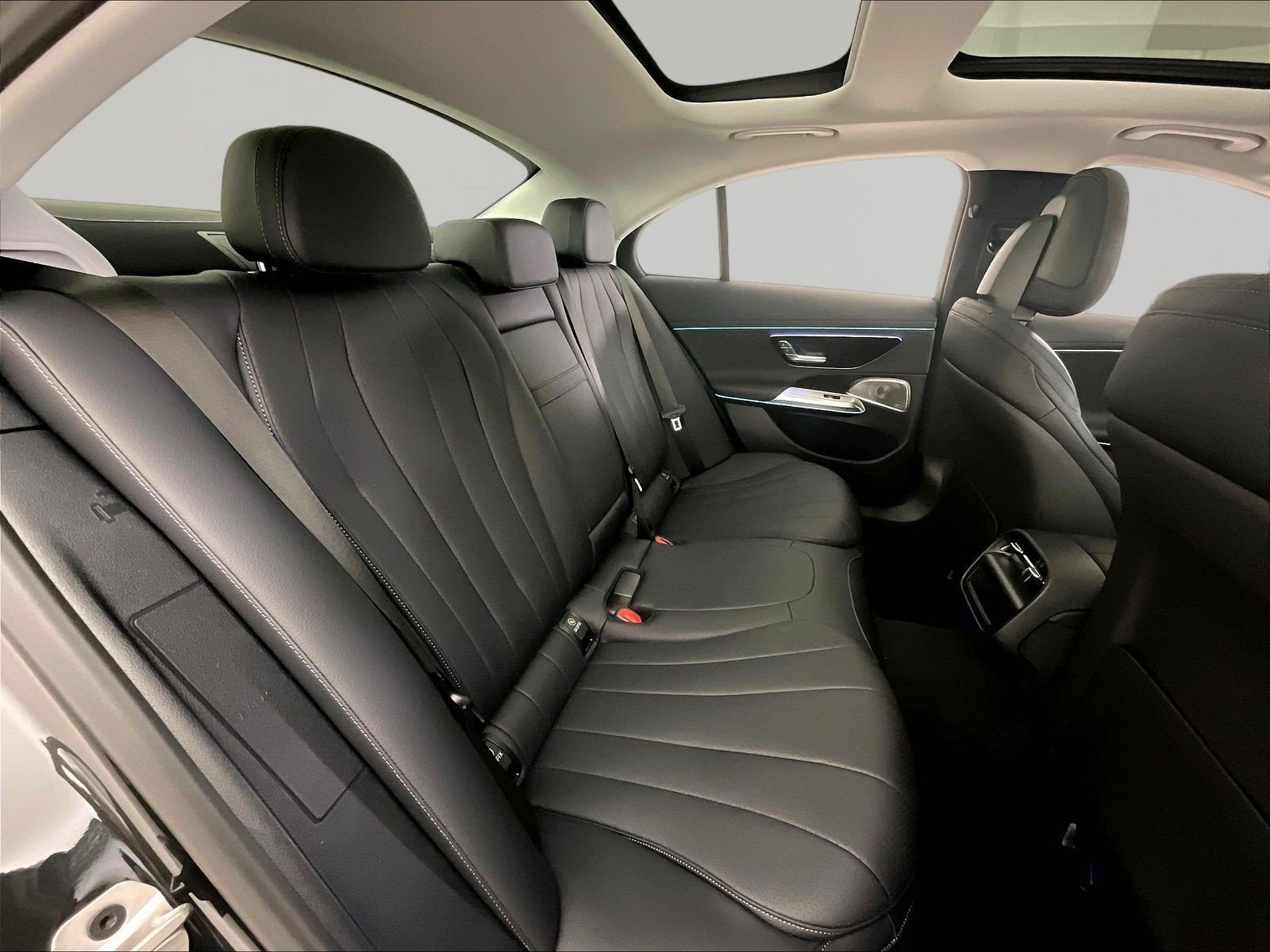 New 2026 Mercedes-Benz E 350 4MATIC Sedan image 19