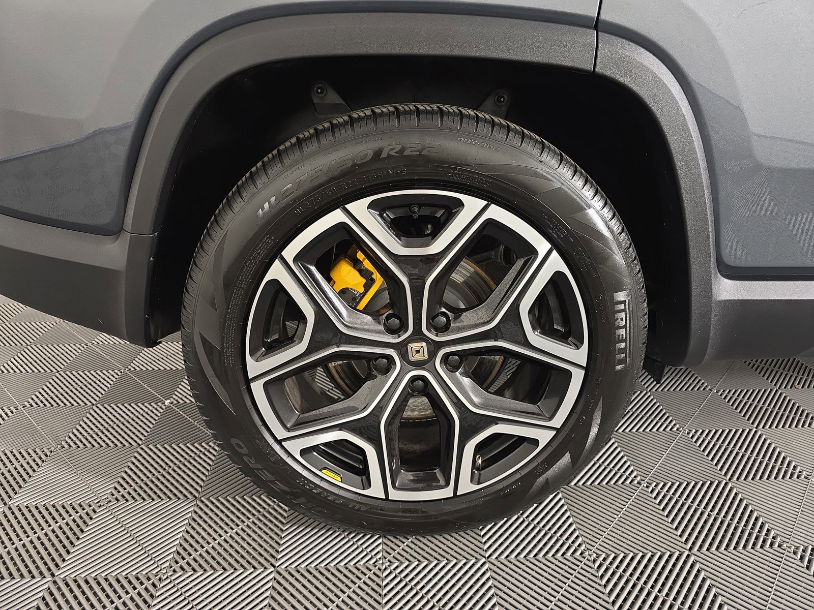 Used 2024 Rivian R1S Adventure image 12