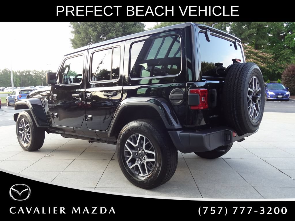 Used 2025 Jeep Wrangler Unlimited Sahara AWD/4WD image 5