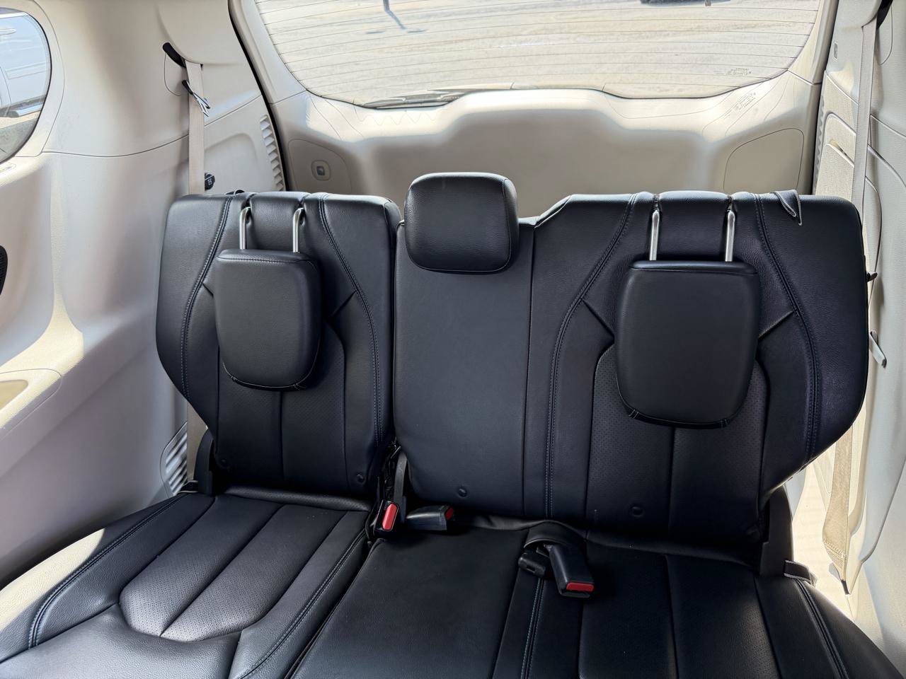Used 2021 Chrysler Pacifica Touring-L FWD image 18