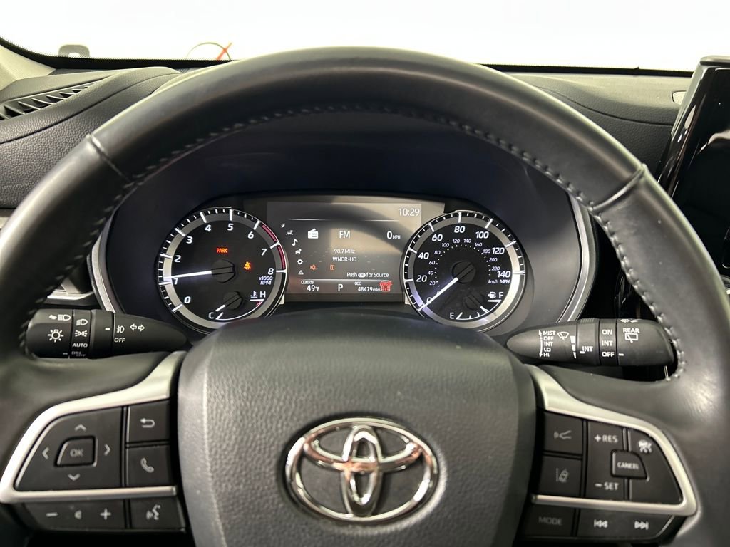 Used 2024 Toyota Highlander XLE image 12