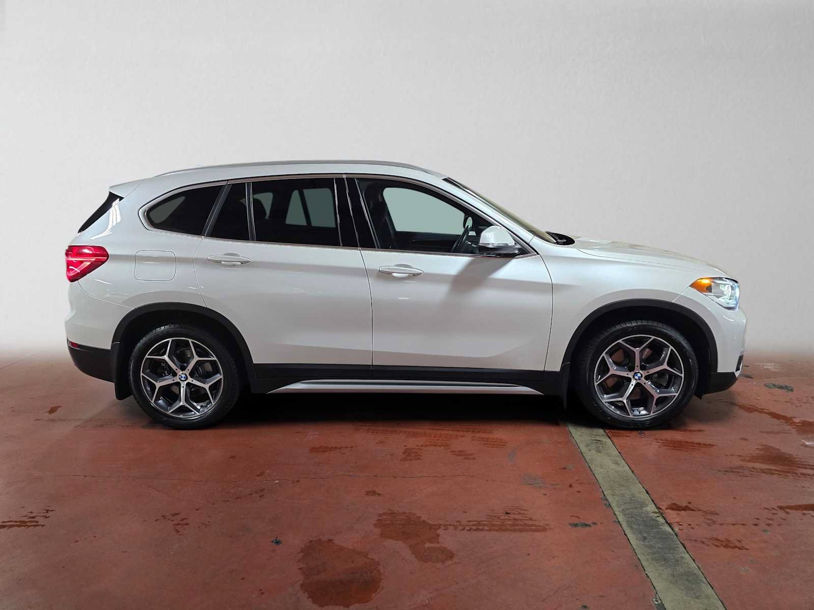 Used 2019 BMW X1 xDrive28i w/ Convenience Package AWD/4WD image 2