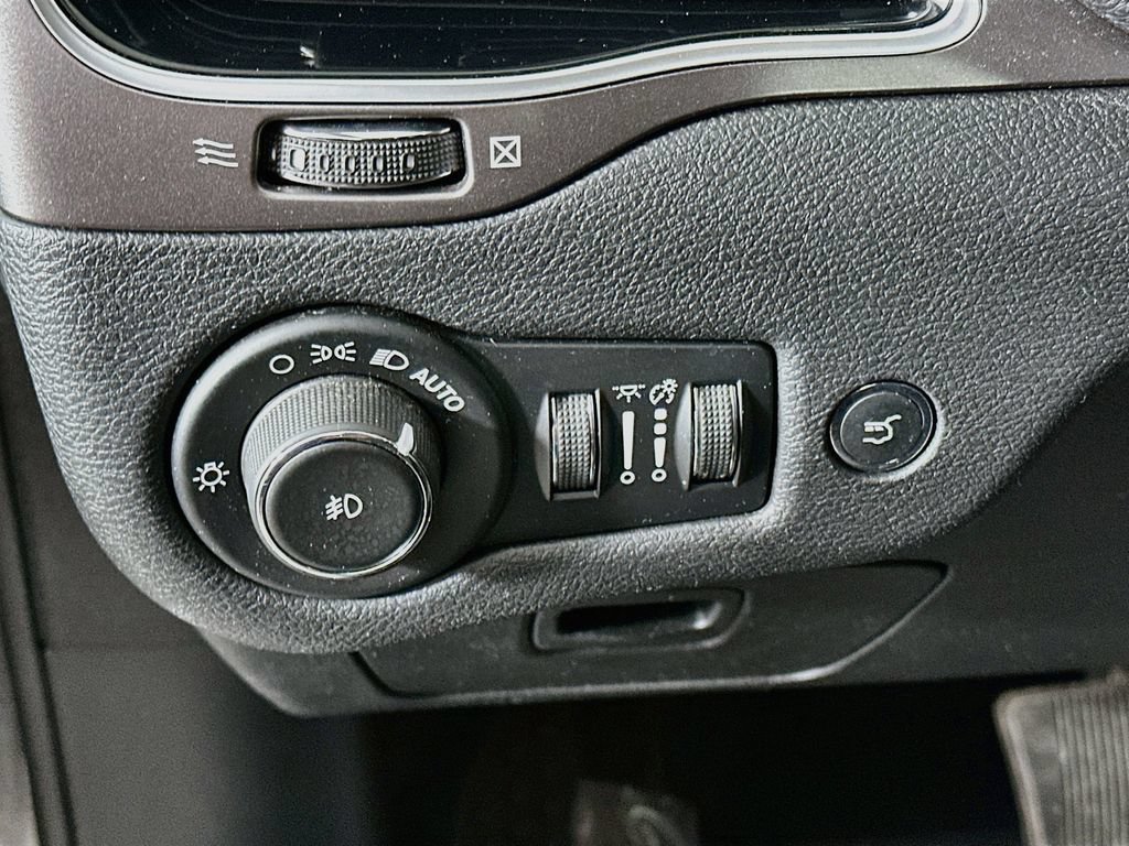 Certified 2020 Jeep Cherokee Limited AWD/4WD image 17
