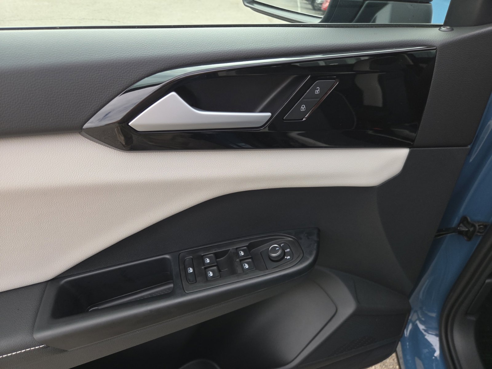 New 2027 Volkswagen Taos S FWD image 20