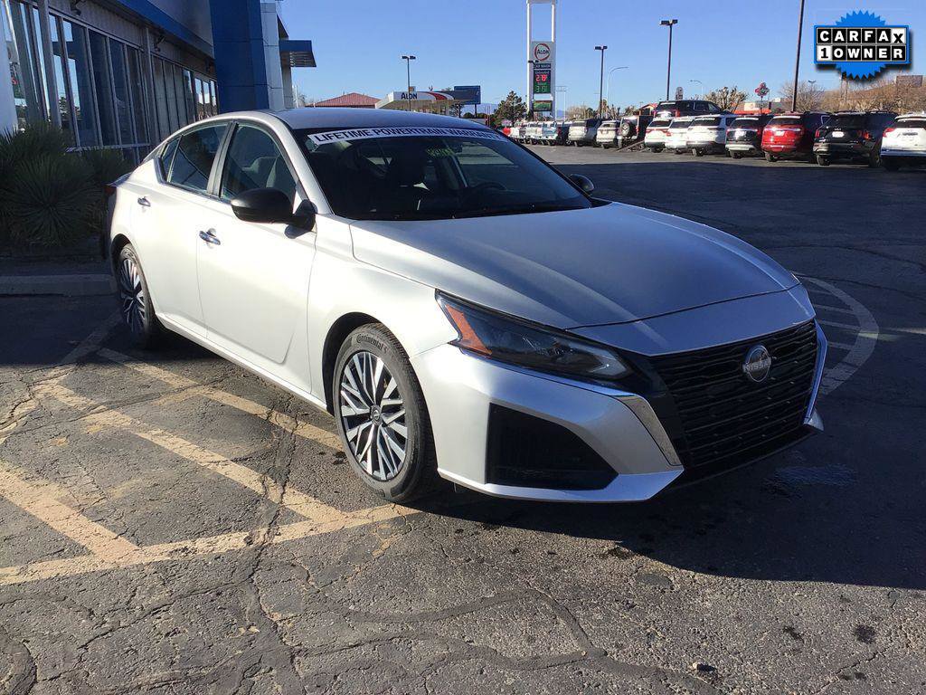 Used 2024 Nissan Altima 2.5 SV image 1