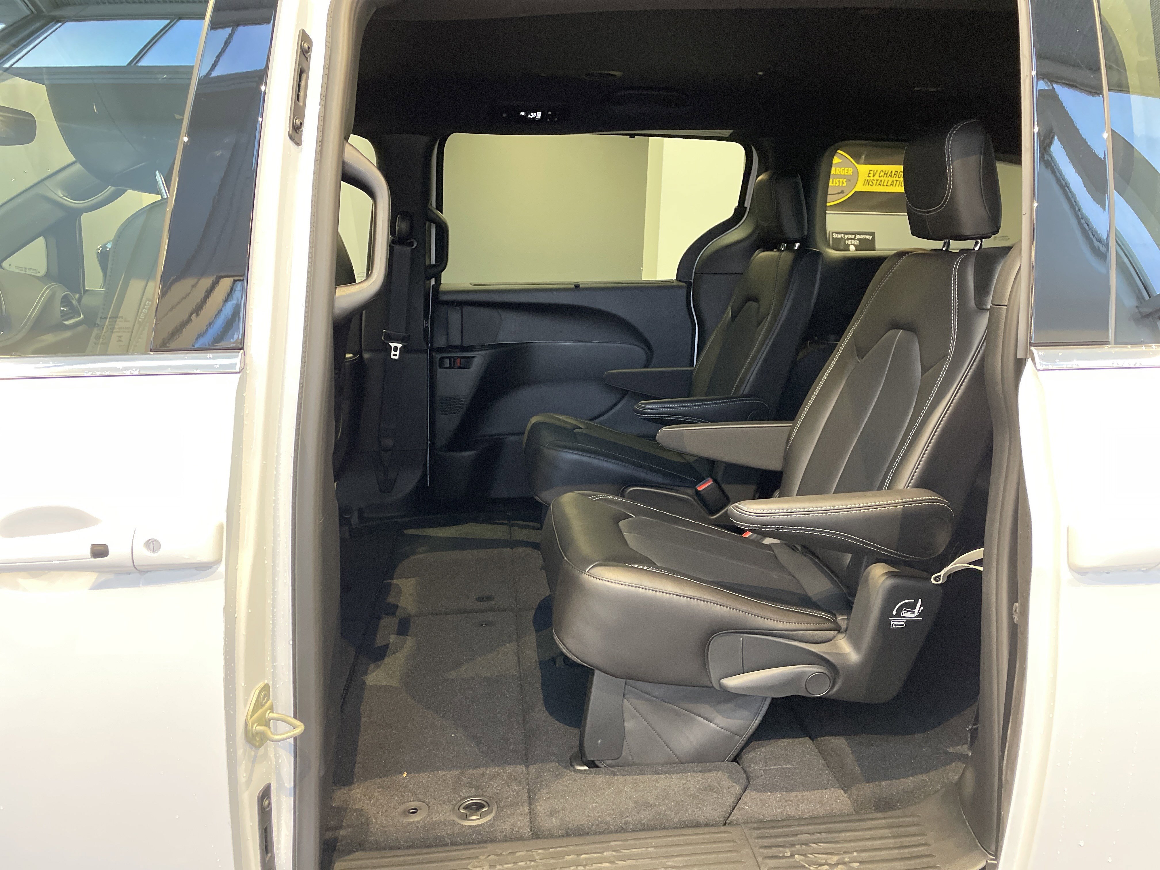 New 2026 Chrysler Pacifica Select image 31