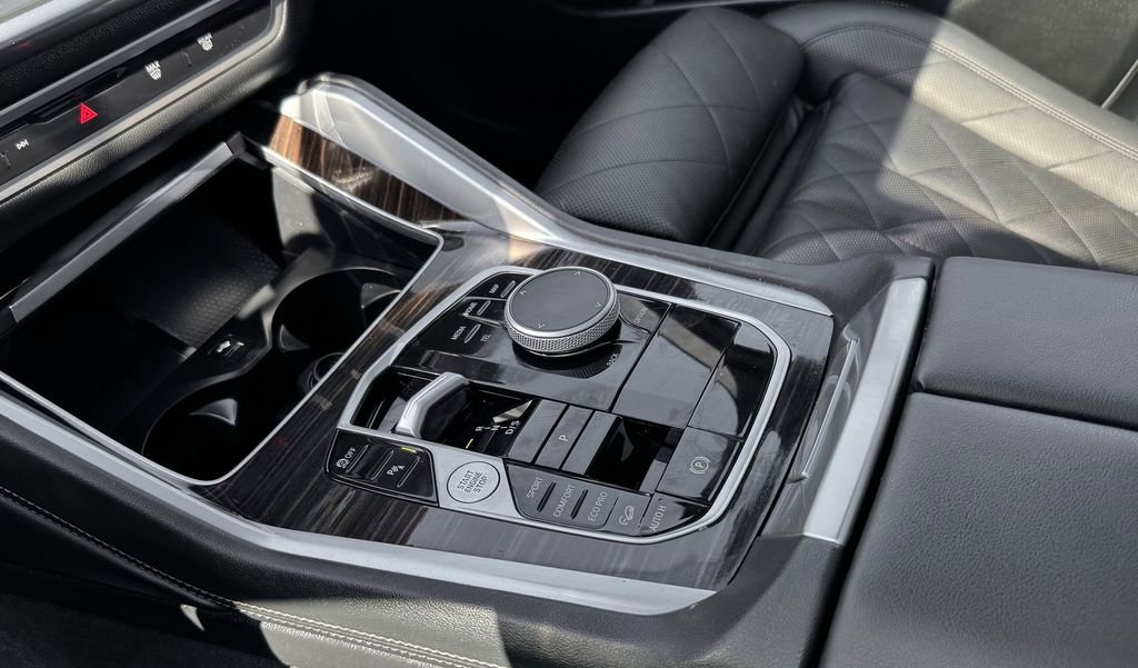 Used 2025 BMW X6 xDrive40i w/ Climate Comfort Package AWD/4WD image 23