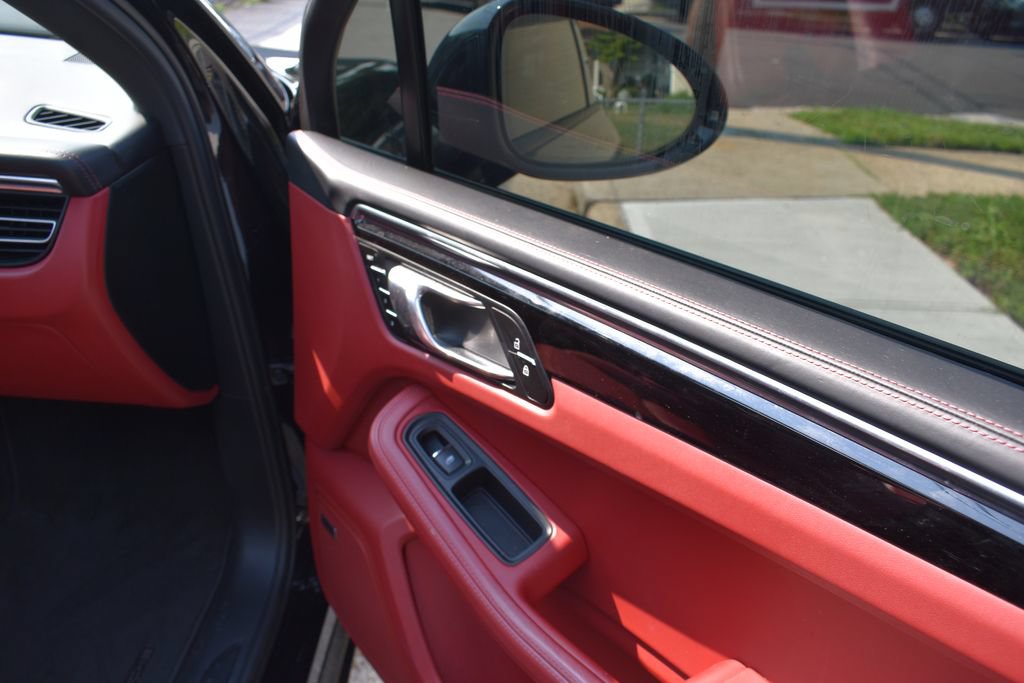 Used 2024 Porsche Macan Turbo AWD/4WD image 22