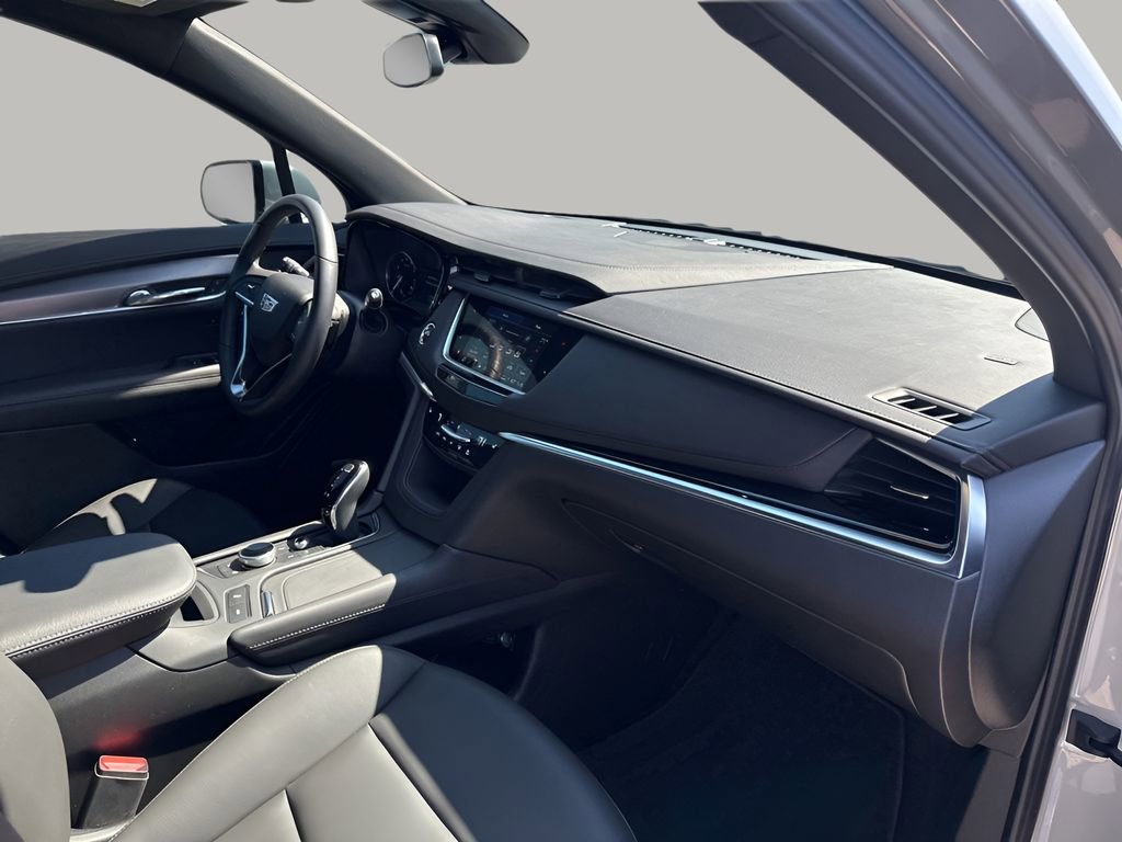 New 2025 Cadillac XT6 Luxury image 14