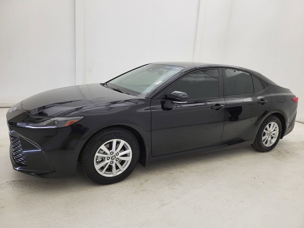 Used 2025 Toyota Camry LE image 15